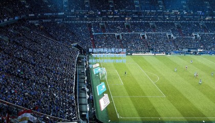 【 mk体育官方】斯洛特铁腕治军引风波，埃基蒂克训练场冲突折射荷式新帅的强硬哲学